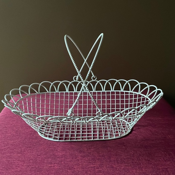 Other - Antique White Wire Bread Basket